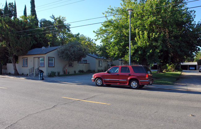 1808-1822 South Ave in Sacramento, CA - Foto de edificio - Building Photo