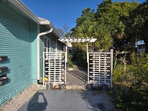 410 N Federal Hwy, Unit Studio in Lake Worth, FL - Building Photo - Building Photo