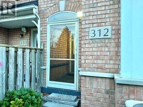 312 McLevin Ave in Toronto, ON - Building Photo - Building Photo