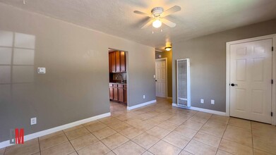 12331-12343 Leona Lane in Poway, CA - Foto de edificio - Interior Photo