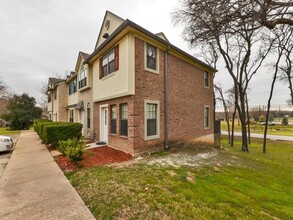 202 S College St in Georgetown, TX - Building Photo - Building Photo