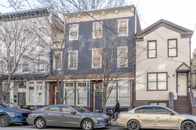 130 Coles St in Jersey City, NJ - Foto de edificio - Building Photo