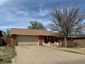 2112 Jonquil Park Dr in Clovis, NM - Building Photo