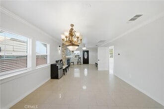 6325 Marbrisa Ave in Huntington Park, CA - Foto de edificio - Building Photo