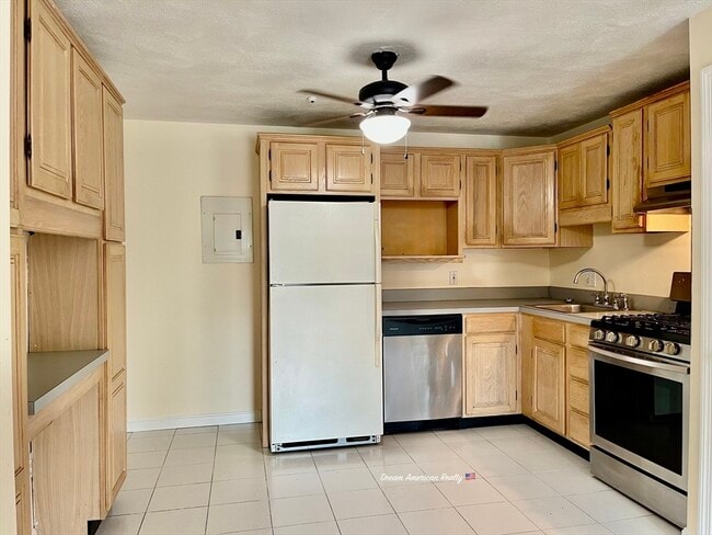 property at 5 Kenmar Dr