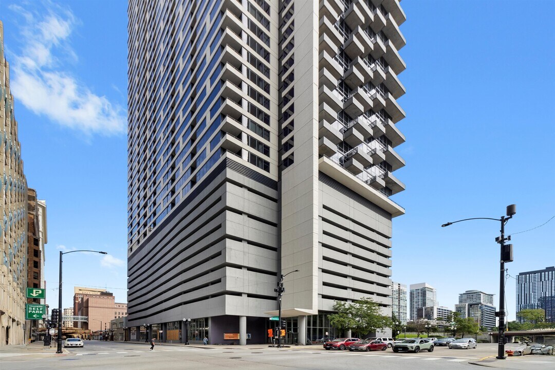 235 W Van Buren St, Unit 3117 in Chicago, IL - Foto de edificio