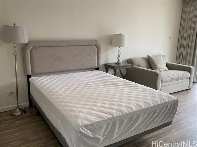 364 Seaside Ave in Honolulu, HI - Building Photo