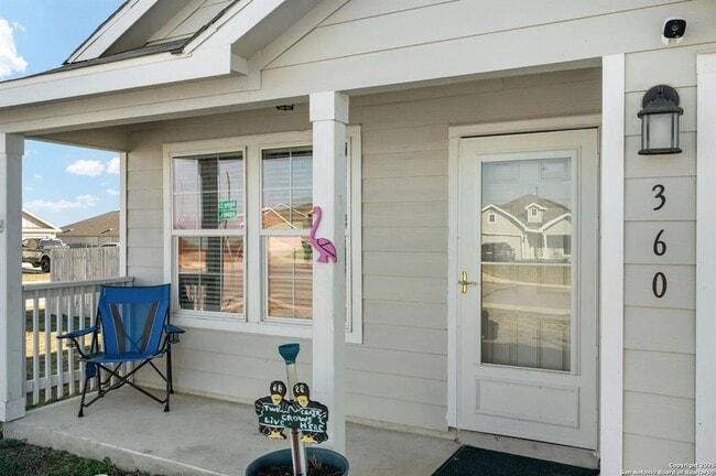 360 Agave Cir in Jourdanton, TX - Building Photo - Building Photo