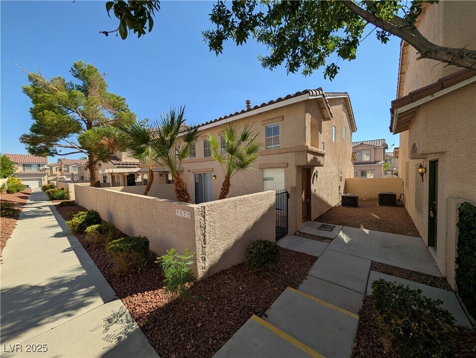 9575 Belle Fountain Ave in Las Vegas, NV - Foto de edificio