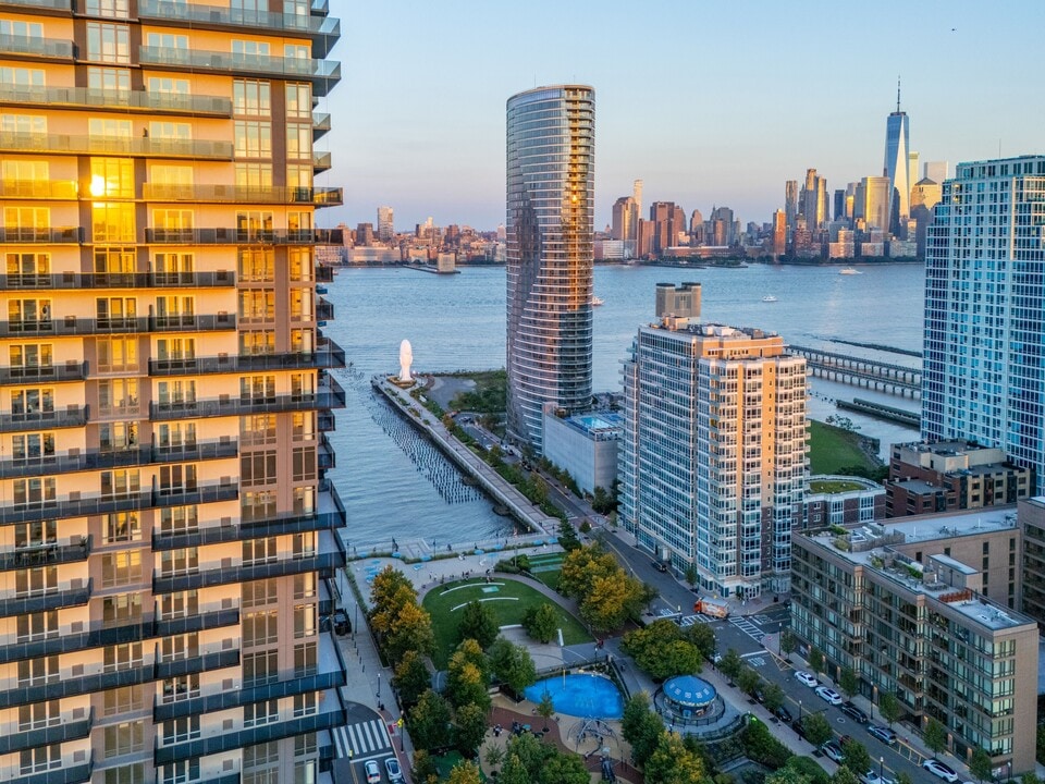 Newport Rentals in Jersey City, NJ - Foto de edificio