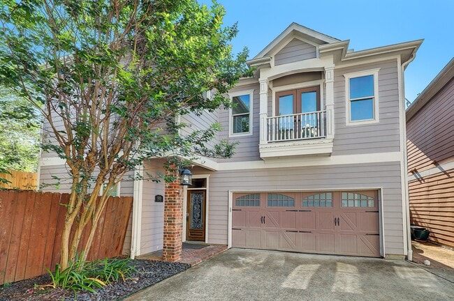 property at 919 W 23rd St