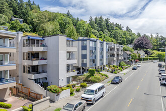 4222 Beach Dr SW in Seattle, WA - Foto de edificio - Building Photo