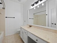 17641 Red Oak Dr photo'