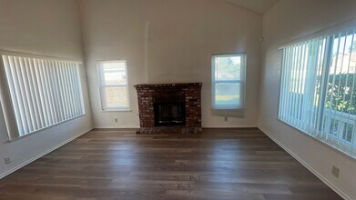 44621 Grove Ln in Lancaster, CA - Building Photo - Building Photo