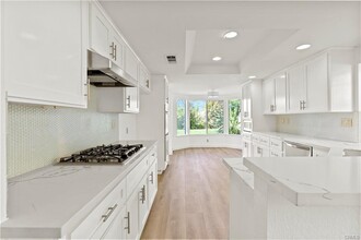 24735 Cll Conejo in Calabasas, CA - Foto de edificio - Building Photo
