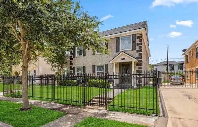 property at 2714 Palm St