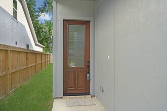 90 Burress St in Houston, TX - Building Photo - Building Photo