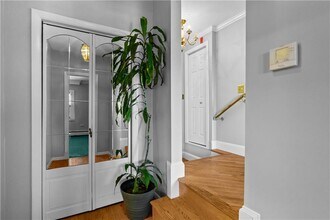 553 Bellevue Ave in Newport, RI - Building Photo - Building Photo