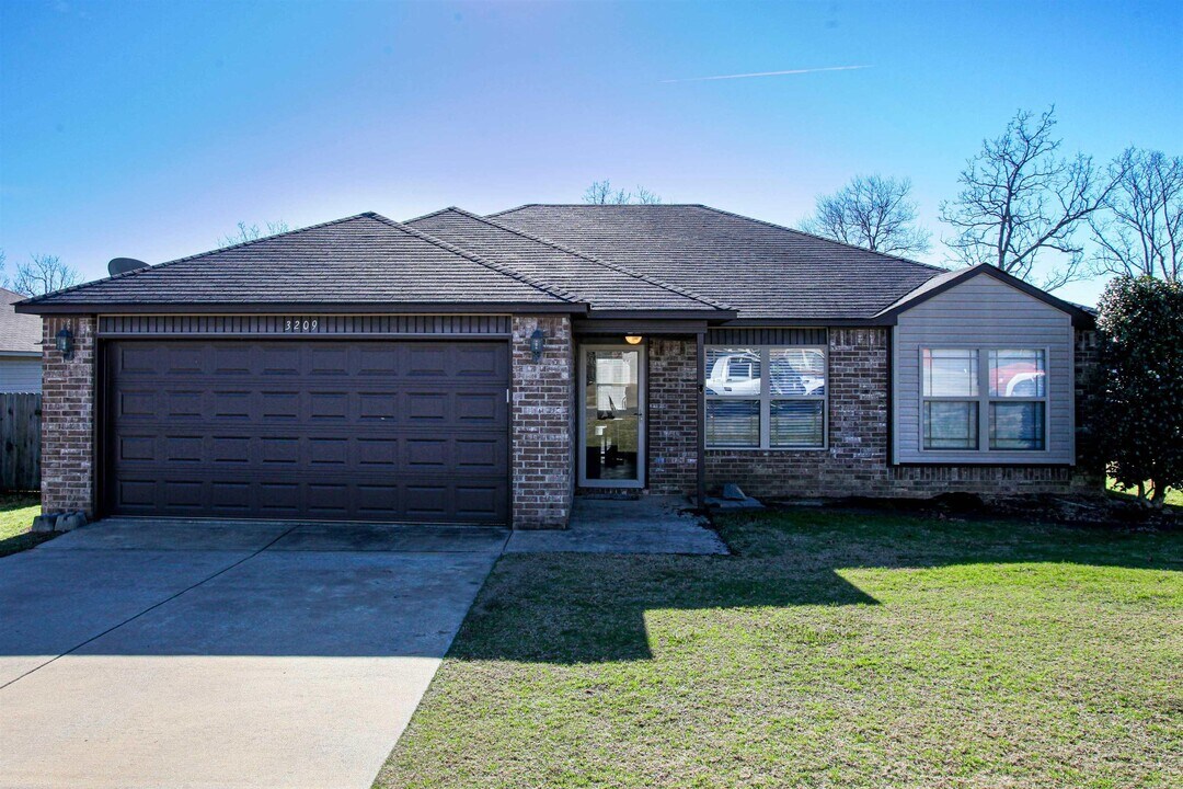 3209 Miracle Heights Ct in Sherwood, AR - Building Photo