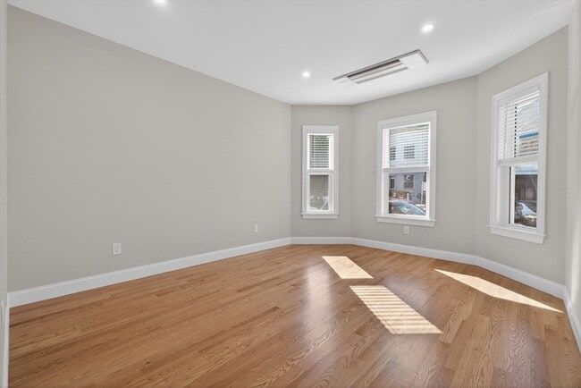 650 Dorchester Ave in Boston, MA - Building Photo - Building Photo