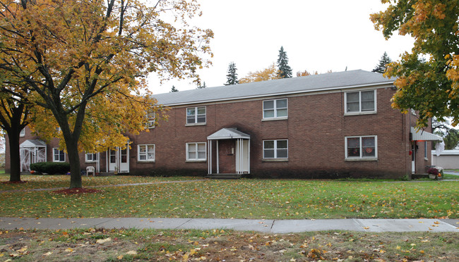 Maple Pine Manor in Schenectady, NY - Building Photo - Building Photo