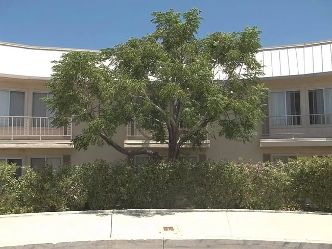 522 E Ave Q-5 in Palmdale, CA - Building Photo - Building Photo