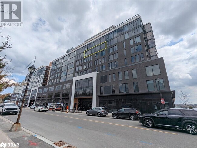 185 Dunlop St E in Barrie, ON - Building Photo - Building Photo