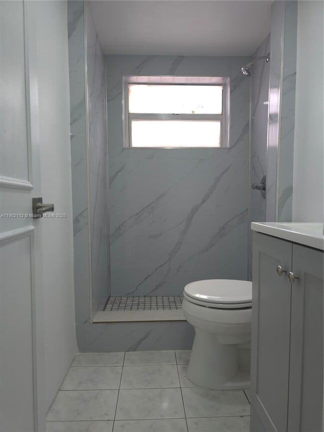 323 Washington Ave in Miami Beach, FL - Building Photo - Building Photo