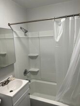 22 Albany St, Unit #4 in Saugerties, NY - Building Photo - Building Photo