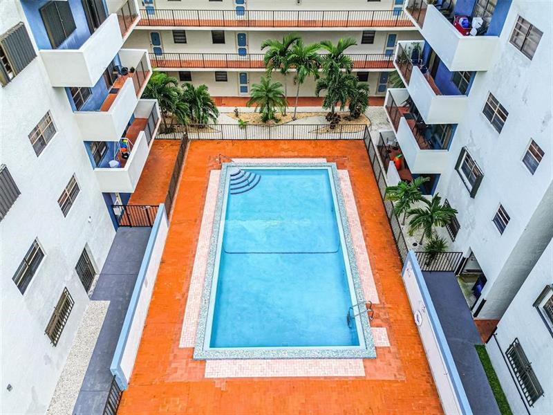 1470 W 41st St in Hialeah, FL - Building Photo