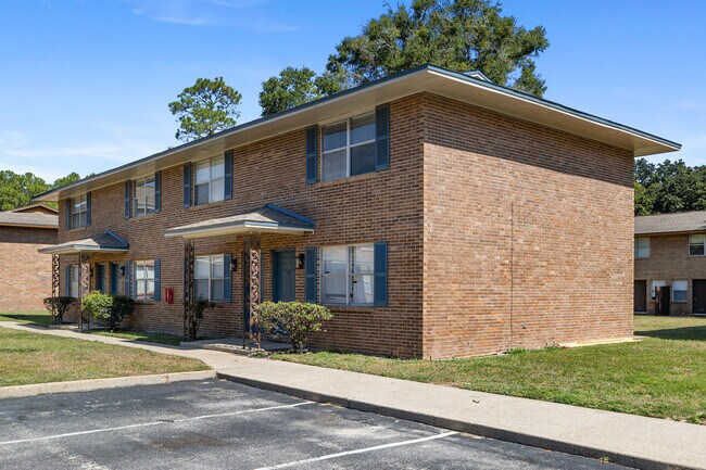 Emerald Cove West in Valparaiso, FL - Foto de edificio - Building Photo