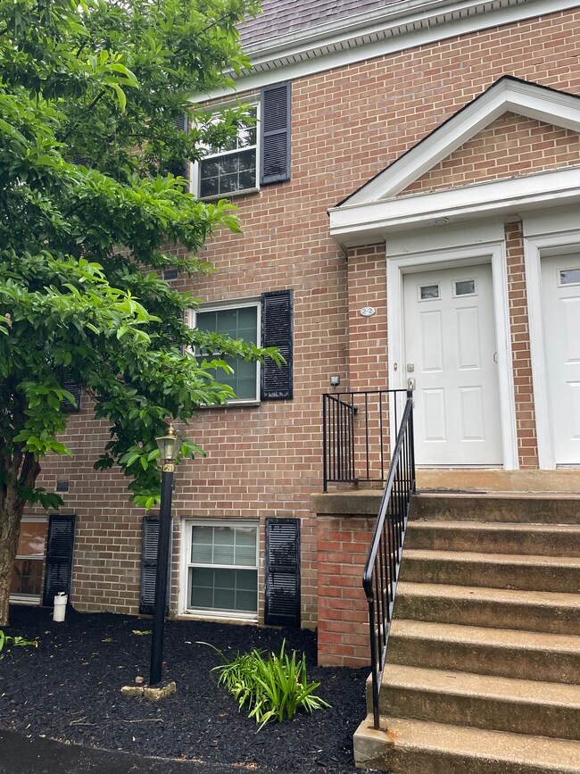 199 W King St
