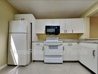 5861 Riverside Dr in Coral Springs, FL - Building Photo - Building Photo