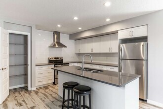 11512-11587 87 St NW in Edmonton, AB - Building Photo - Building Photo