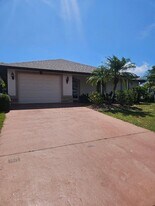 54 Palmetto Dr in Port Charlotte, FL - Building Photo