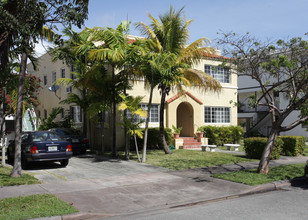 223 Phoenetia Ave in Coral Gables, FL - Foto de edificio - Building Photo