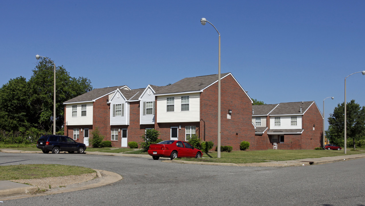 Lassiter Courts in Newport News, VA - Building Photo