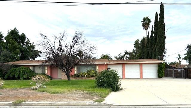 1777 E Oakland Ave in Hemet, CA - Building Photo