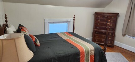 1320 Cranston St, Unit 2nd floor in Cranston, RI - Foto de edificio - Building Photo