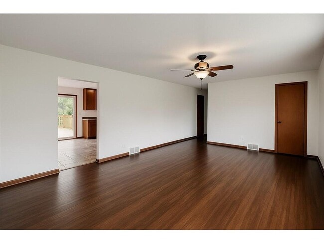 property at 1221 Vincent Pl