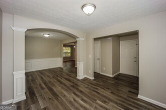 9422 Lakeview Rd in Union City, GA - Building Photo - Building Photo