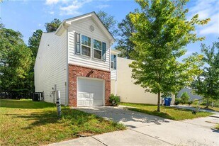 2383 Hackamore Dr in Atlanta, GA - Building Photo