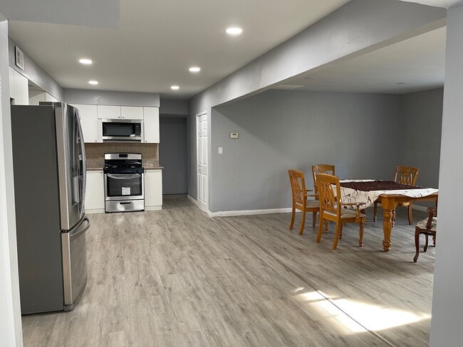 15013 Hartsook St, Unit Main House in Sherman Oaks, CA - Foto de edificio - Building Photo