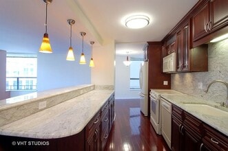 110 E Delaware Pl, Unit 01201 in Chicago, IL - Foto de edificio - Building Photo
