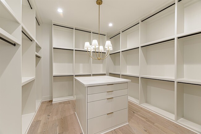 property at 1104 W 9th St