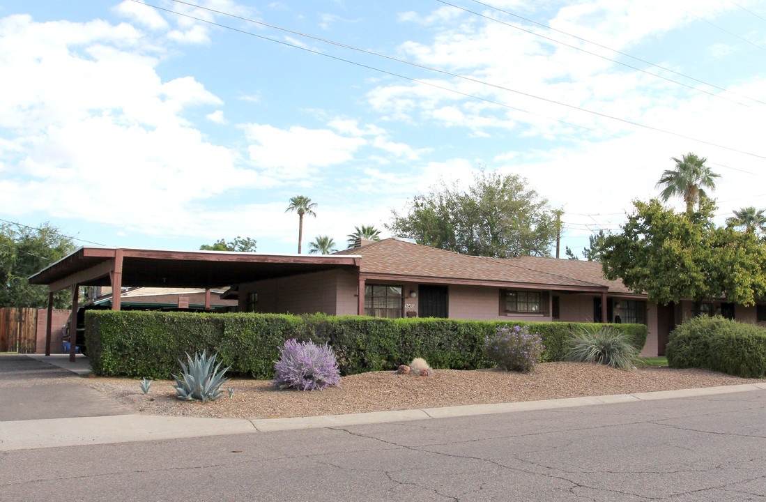 940 E Rose Ln in Phoenix, AZ - Building Photo