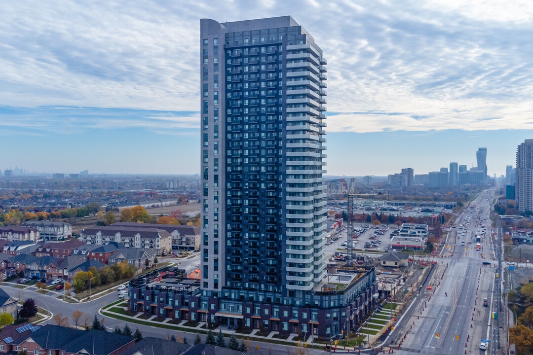 Mississauga Square in Mississauga, ON - Building Photo