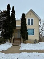 914 Garfield Ave in Belvidere, IL - Building Photo