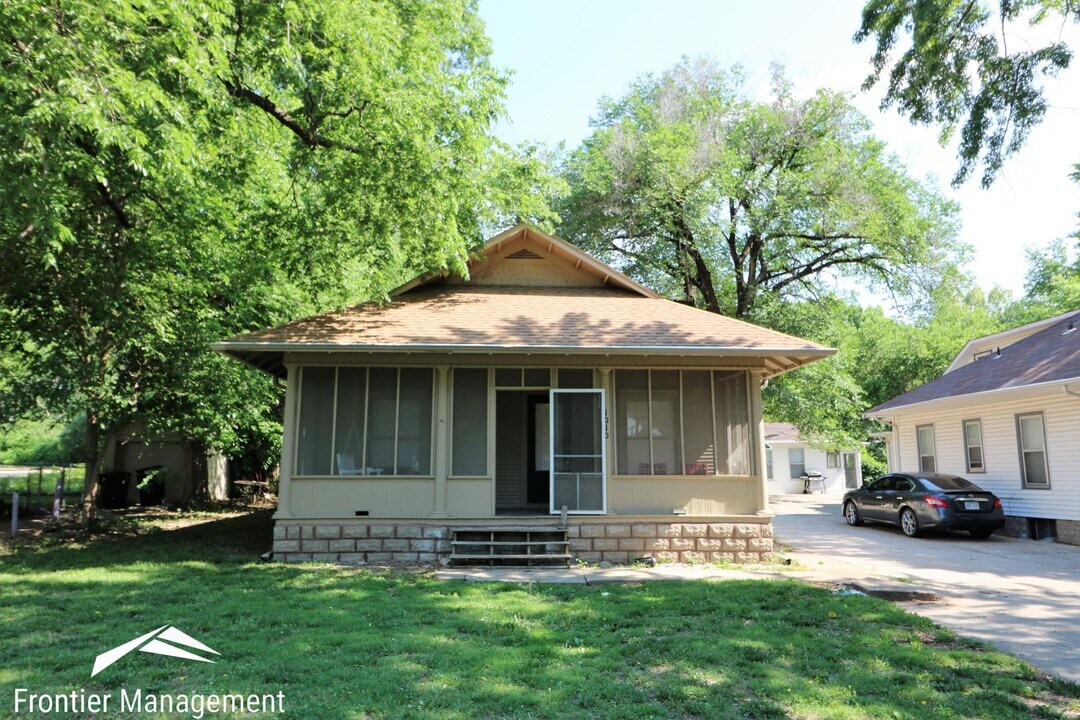 1010 Ratone St in Manhattan, KS - Building Photo