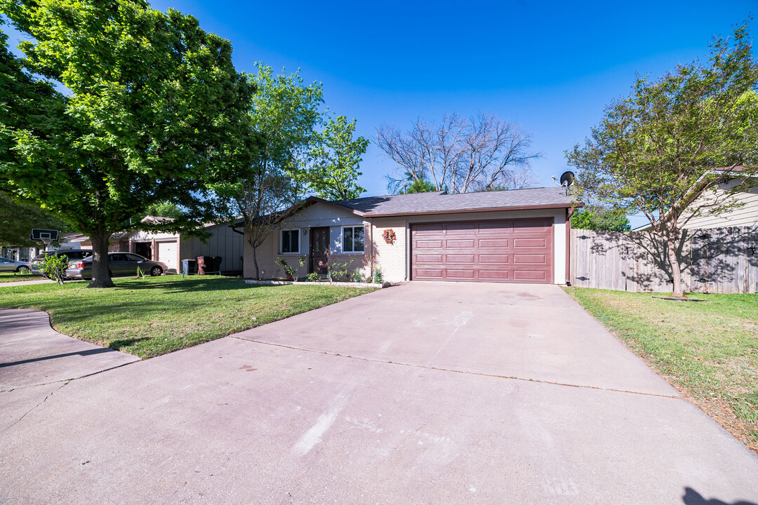 1907 Greenhill Dr in Round Rock, TX - Building Photo